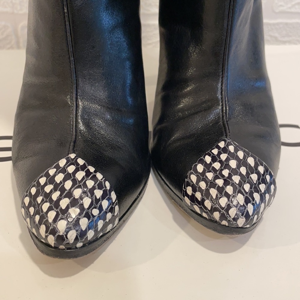 Knee length boots - Picture 3 of 8